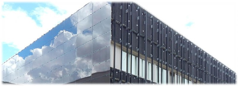 Fotovoltaisk facade af kommerciel bygning.jpg