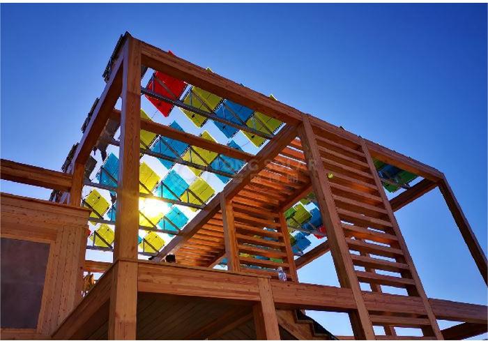 Solpanel i farvet glas.jpg